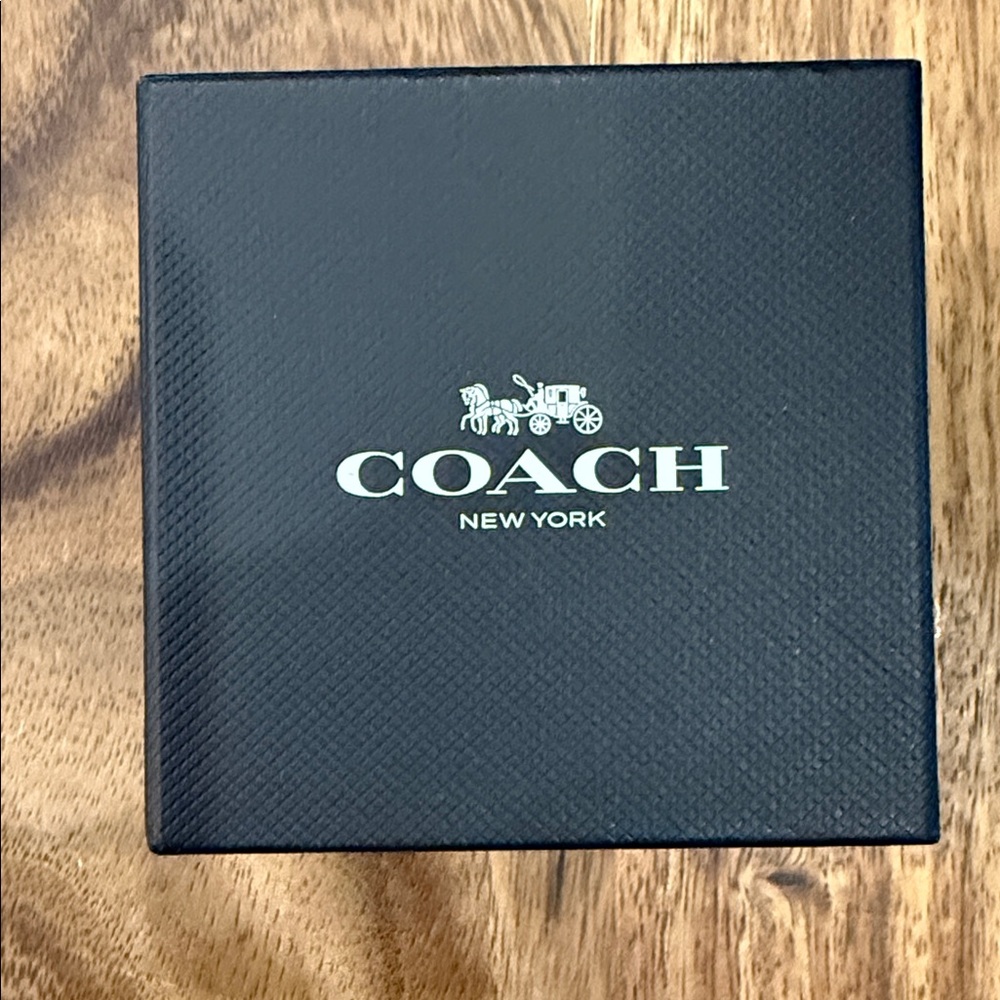 NWT Coach Watch with Green Strap and Gold Starry Face - Picture 9 of 9